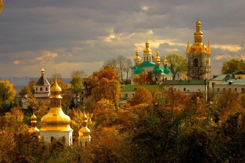 اجمل الاماكن السياحية في كييف اوكرانيا مجمع كنائس لافرا كييف
