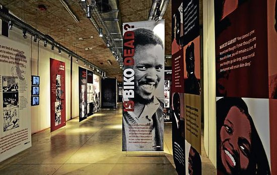 اهم الاماكن السياحية في جوهانسبرغ متحف التمييز العنصري