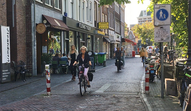 التسوق في امستردام شارع اوتريخت