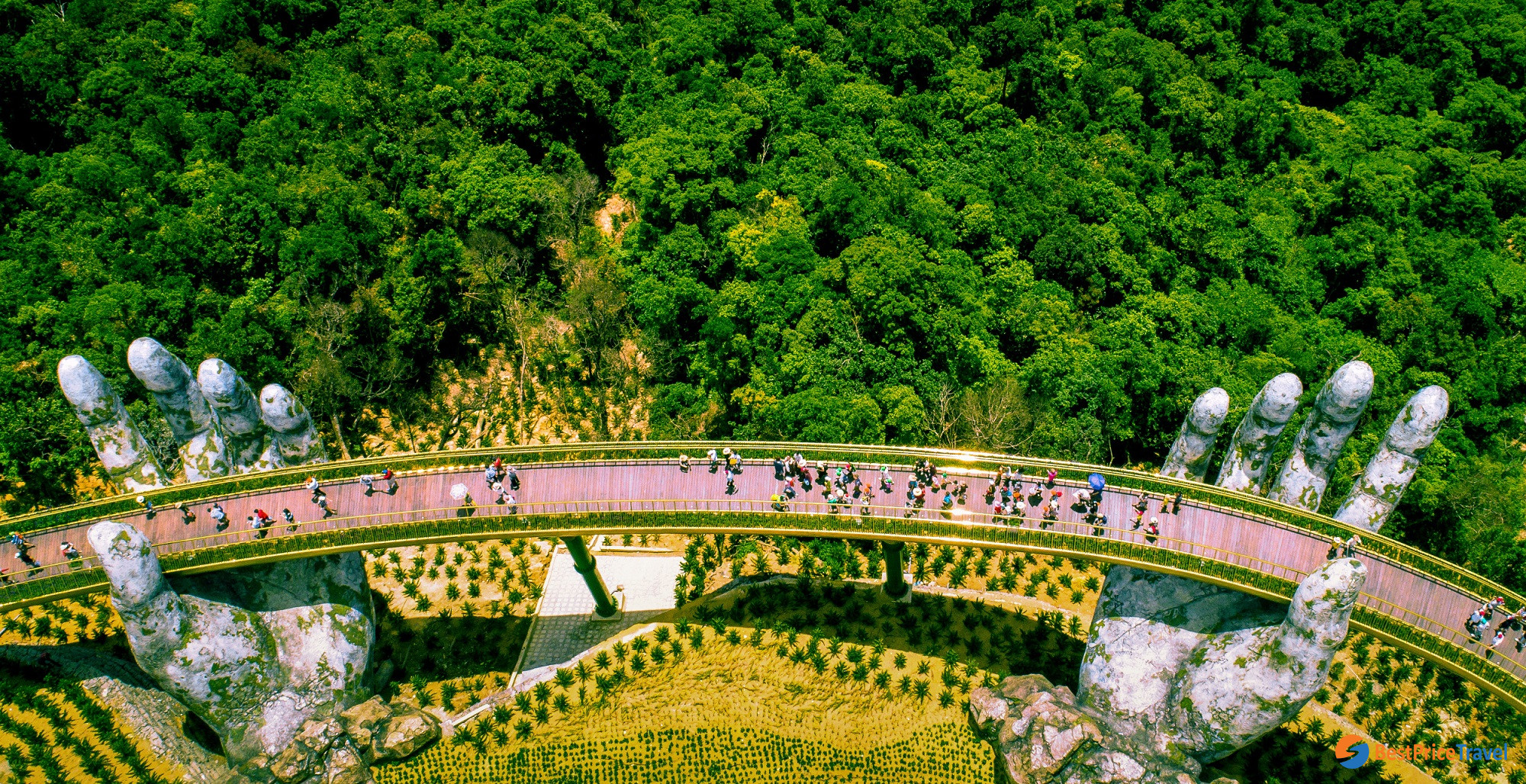 الجسر الذهبي في دانانغ تقرير سياحي