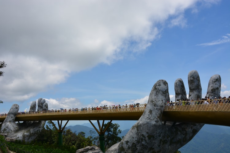 الجسر الذهبي في دانانغ تقرير سياحي