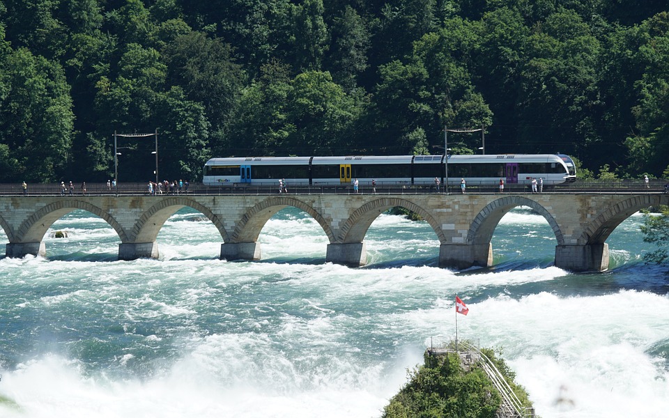 كيفية الوصول الى The Rhine Falls