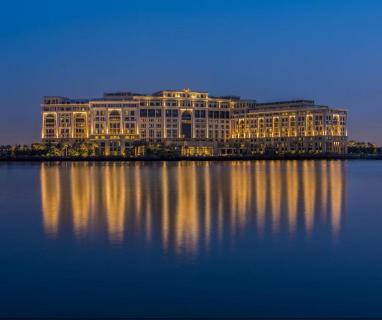 فندق بمسبح خاص في دبي