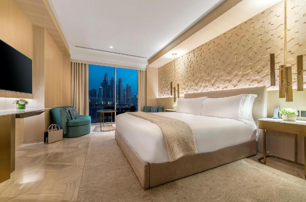 Hotel with private pool in Dubai