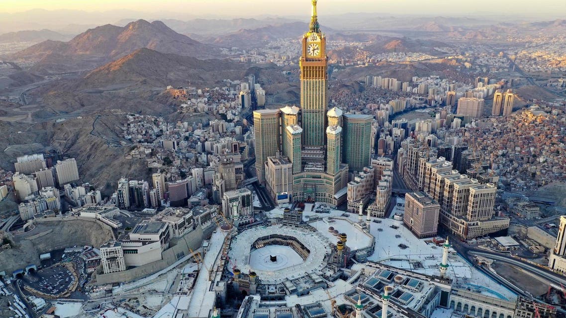 تقع مكة المكرمة في غرب المملكة العربية السعودية