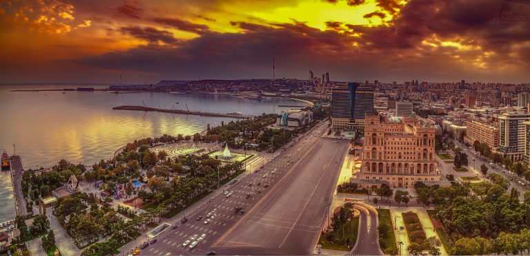 اين تقع اذربيجان والمسافات بين أهم مدنها السياحية