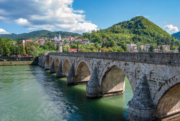 اين تقع البوسنة والهرسك والمسافات بين أهم المدن السياحية