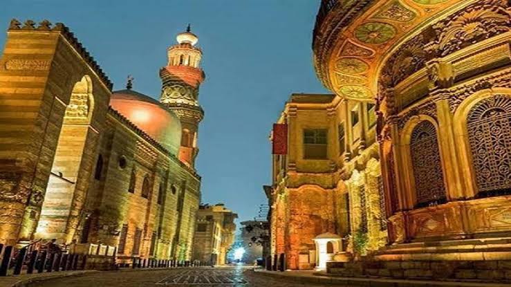 افضل اماكن للخروج في القاهرة - شارع المعز لدين الله الفاطمي