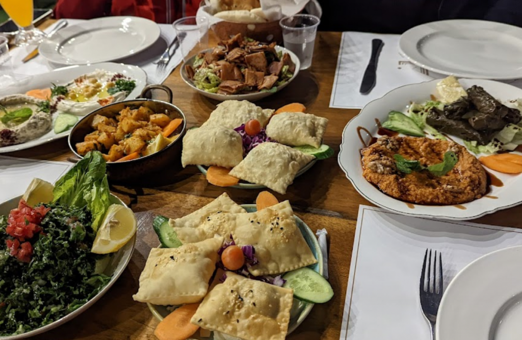 مطاعم فطور في عجمان - مطعم ومقهى نايانا