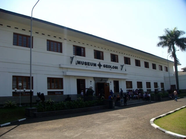 المتحف الجيولوجي في باندونق