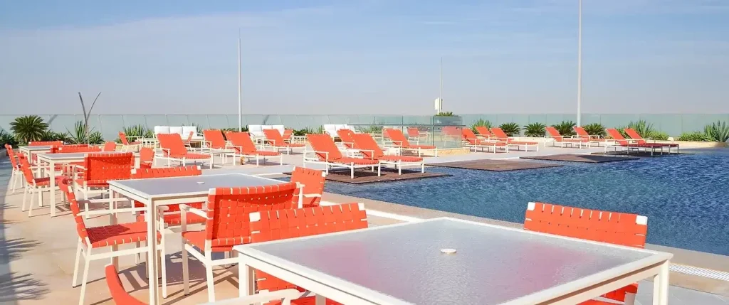 حمام السباحة - فندق بنتلي قطر