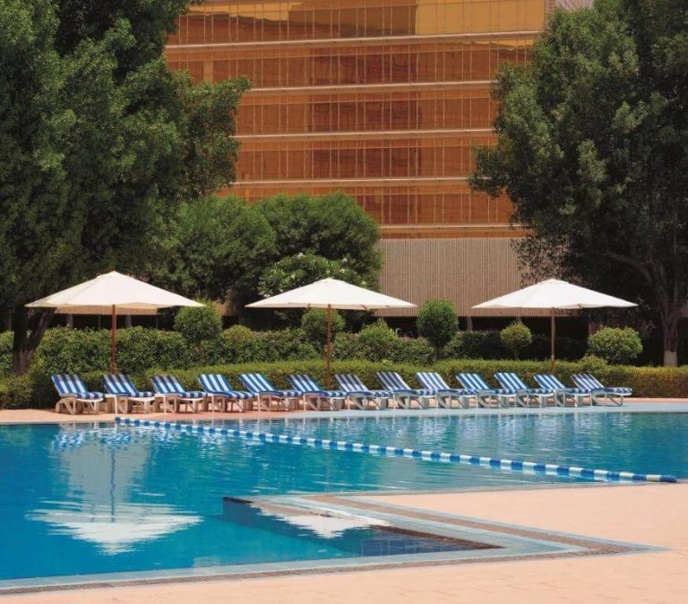 المسبح - فندق راديسون بلو الدوحة